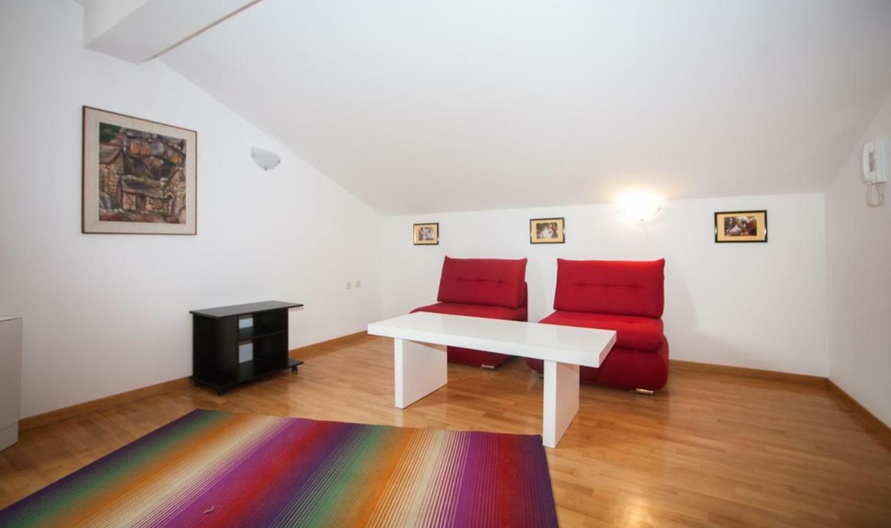 House Koloc Apartment Bol Luaran gambar