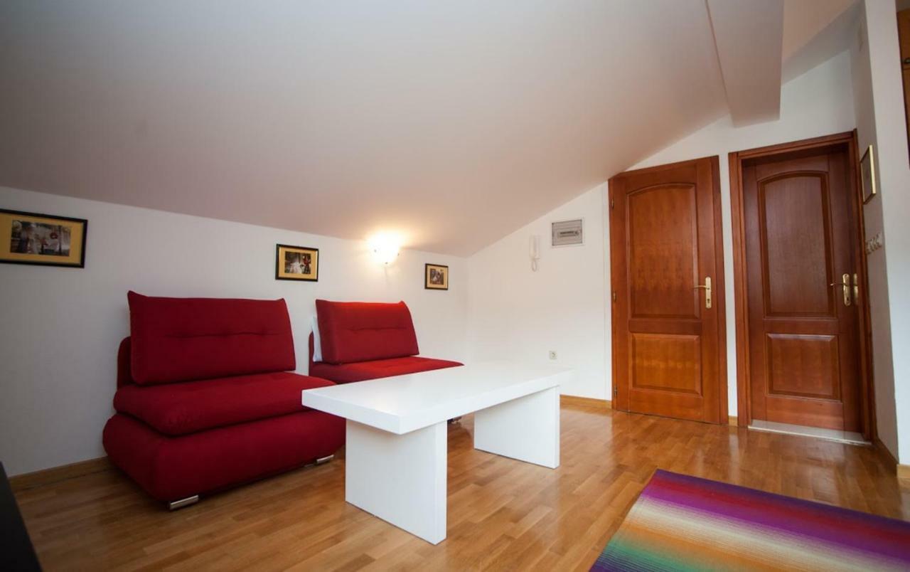 House Koloc Apartment Bol Luaran gambar