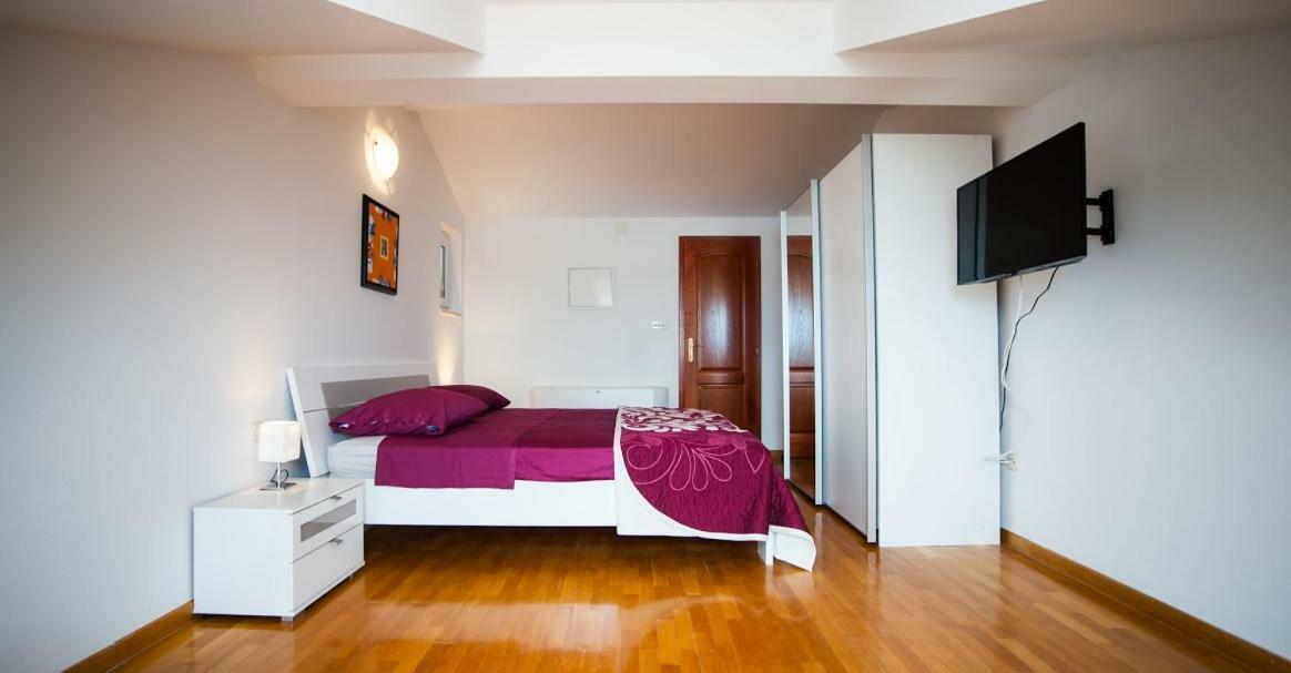 House Koloc Apartment Bol Luaran gambar